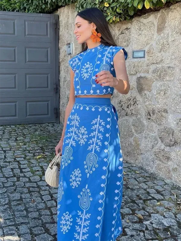 Elegant Women Ethnic Embroidered Two-Piece Skirt Set