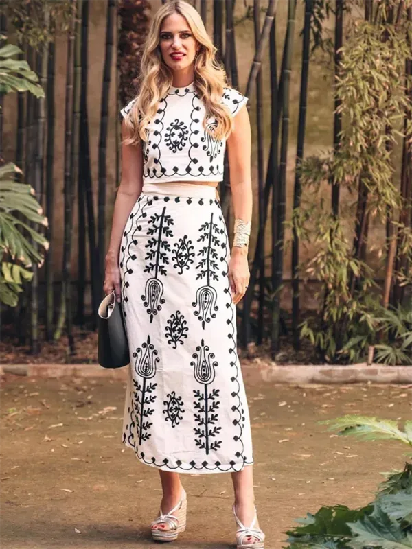 Elegant Women Ethnic Embroidered Two-Piece Skirt Set